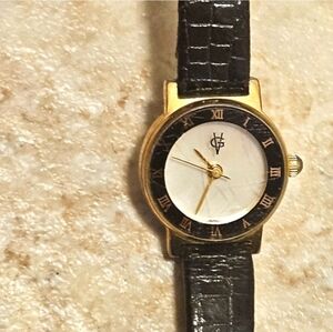 Vintage Gloria Vanderbilt Gold and Black Leather Watch